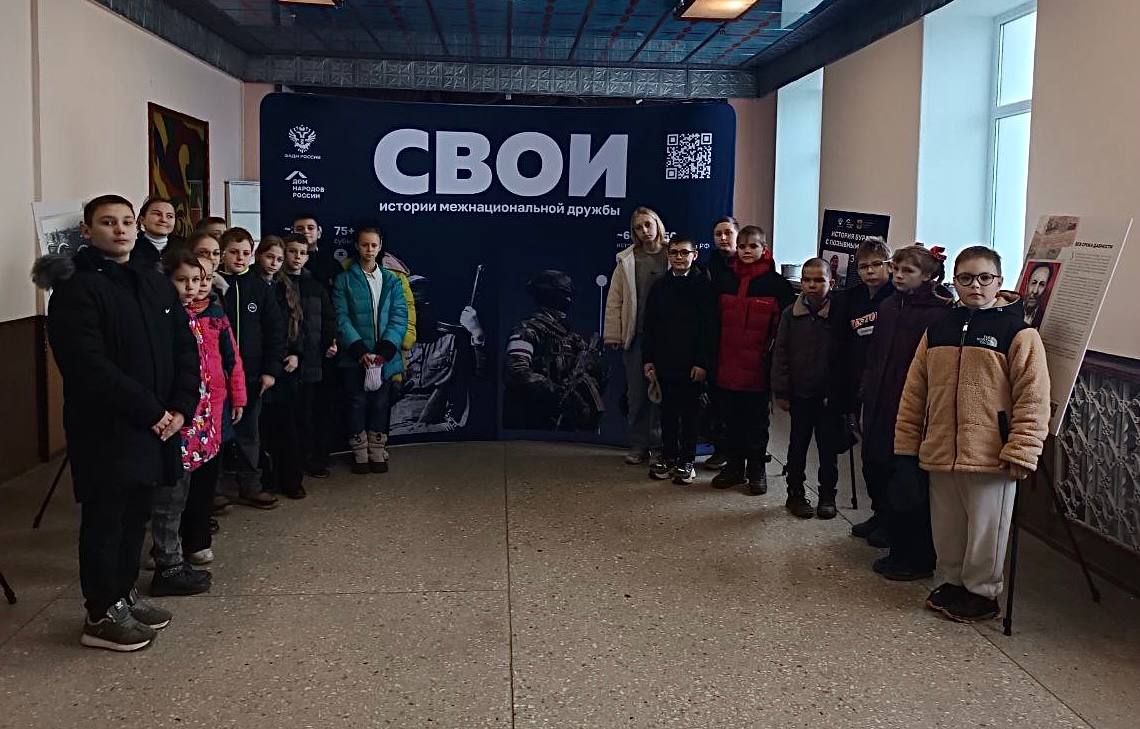 В доме культуры пгт Новая Маячка состоялось открытие выставки «СВОИ».