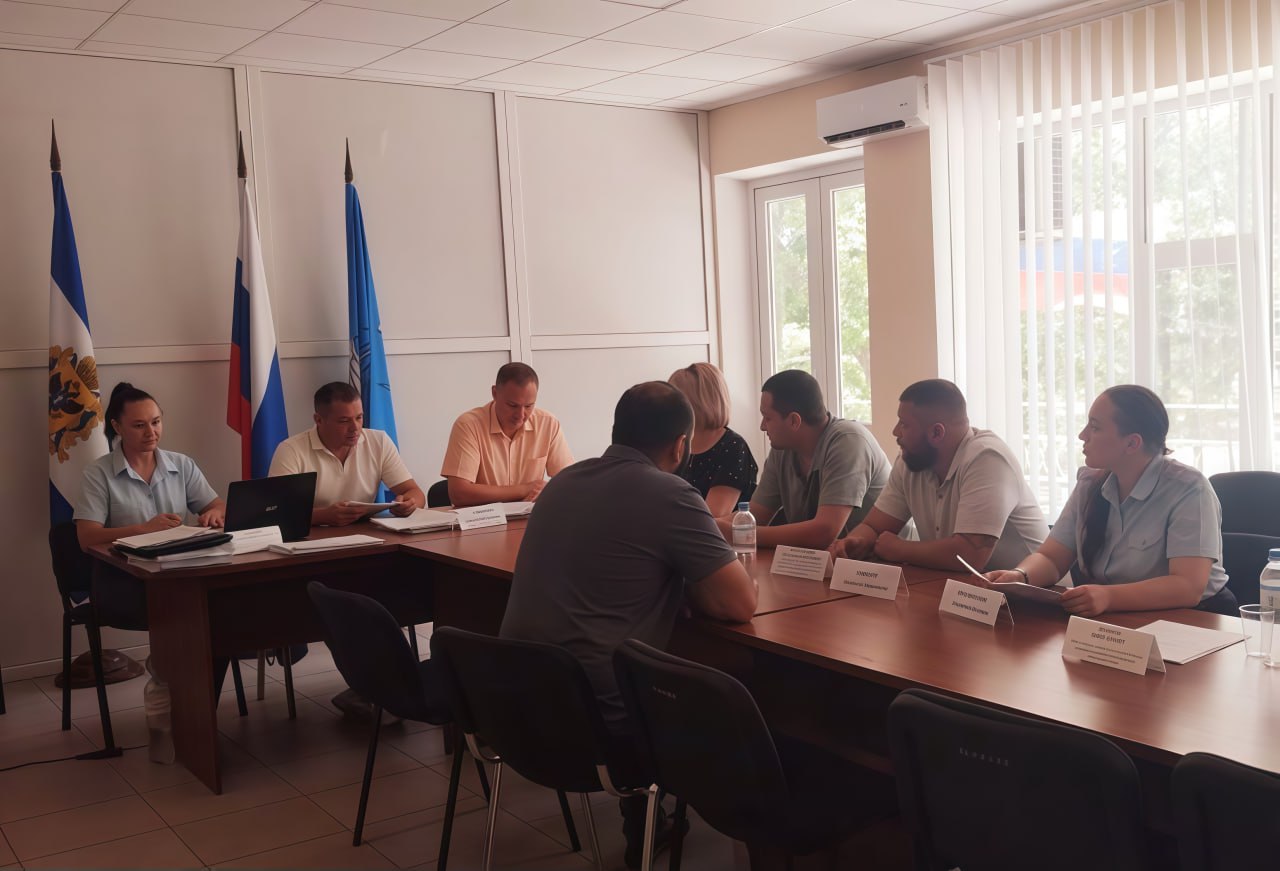 Состоялось заседание комиссии по защите прав несовершеннолетних.