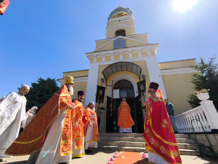 В день памяти перенесения мощей святителя Николая Чудотворца, в храме святого Николая пгт Новая Маячка Алешкинского округа отметили храмовый праздник. В день памяти перенесения мощей святителя Николая Чудотворца, в храме святого Николая пгт Новая Маячка Алешкинского округа отметили храмовый праздник.